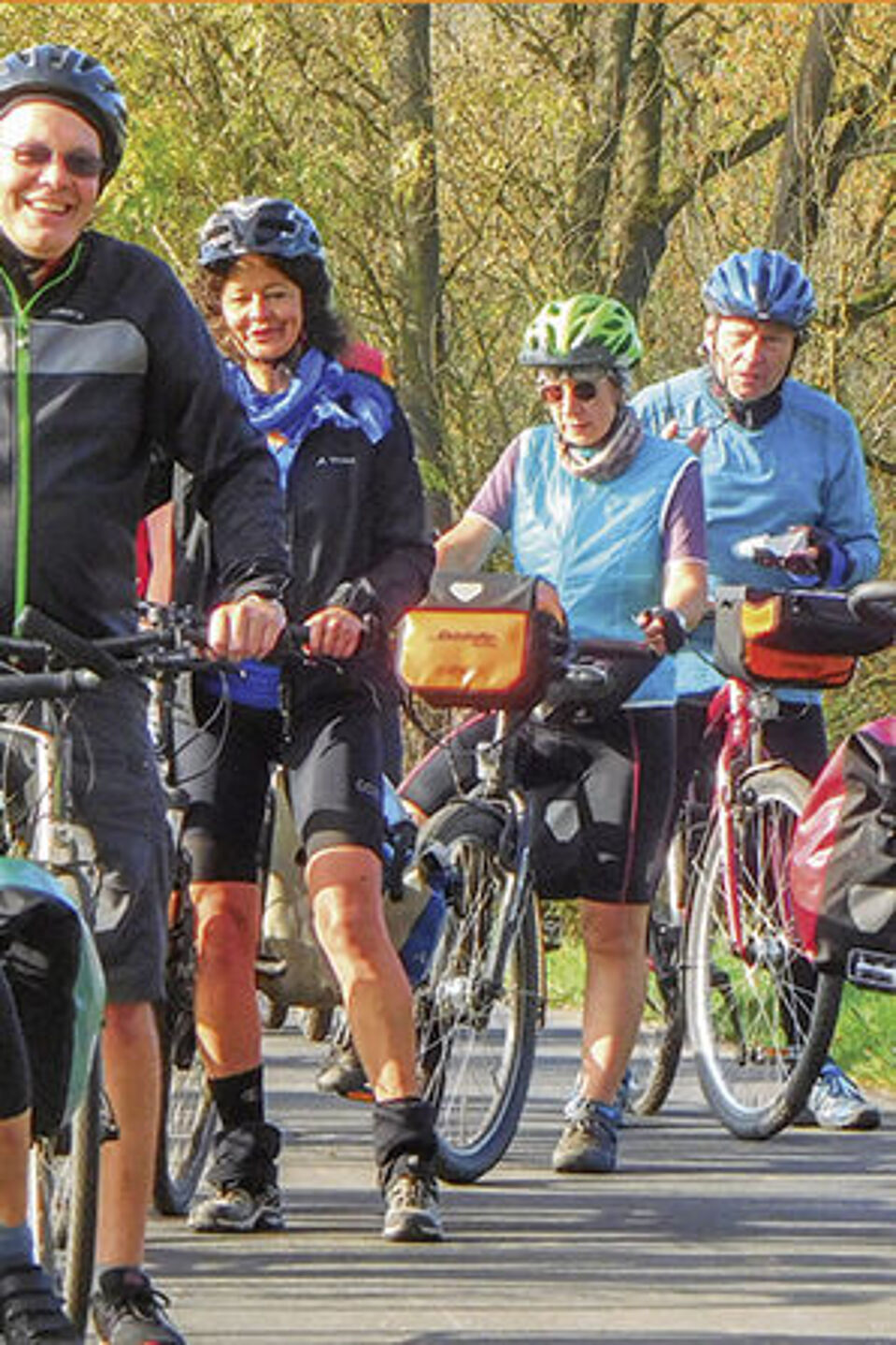 ADFC Radtourenprogramm Menschen auf einem Fahrrad