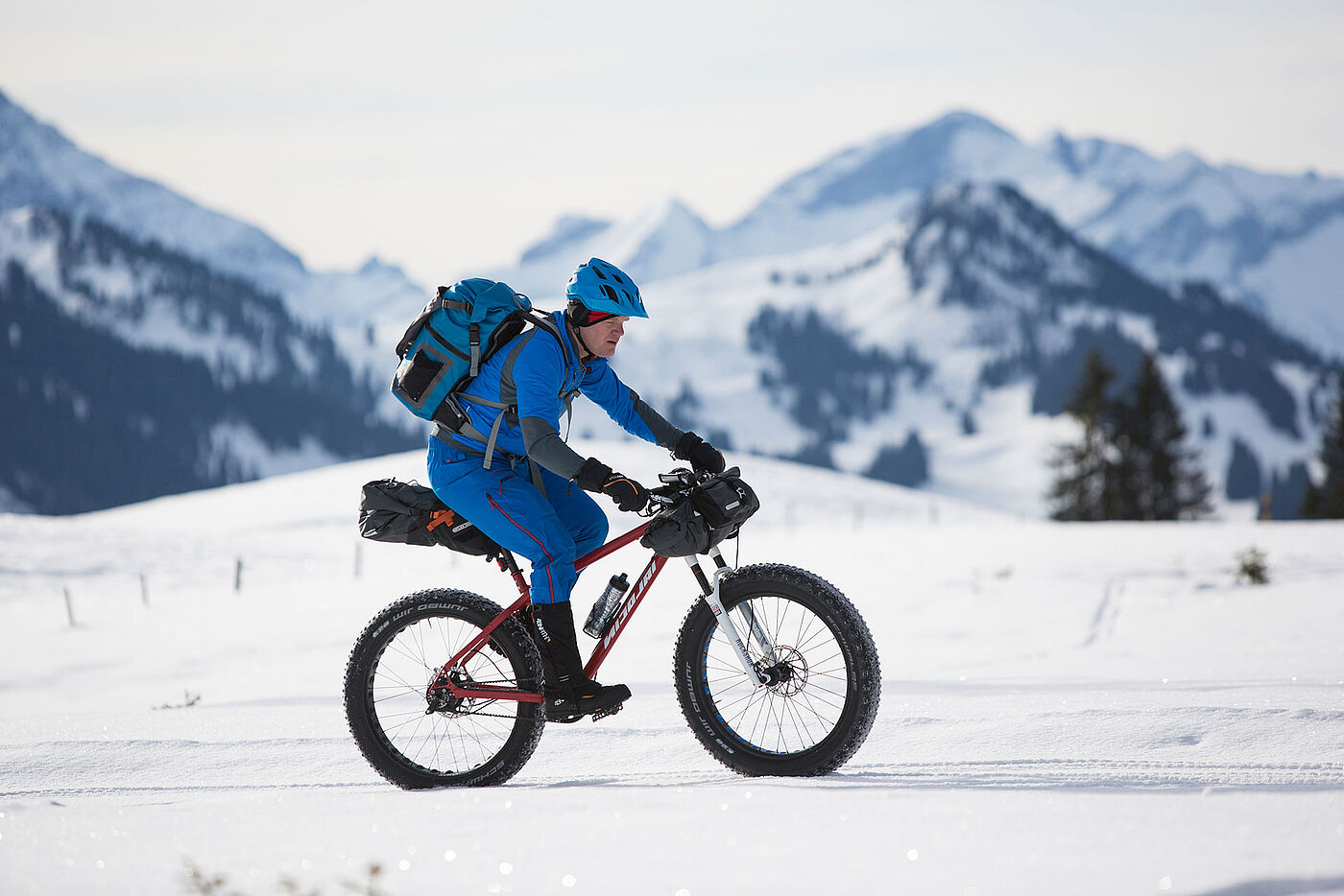 BV_Winter-Fatbike_www.pd-f Radfahrer auf Fatbike.