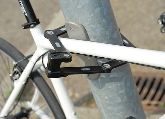 Fahrrad anschließen, nicht nur abschließen.
